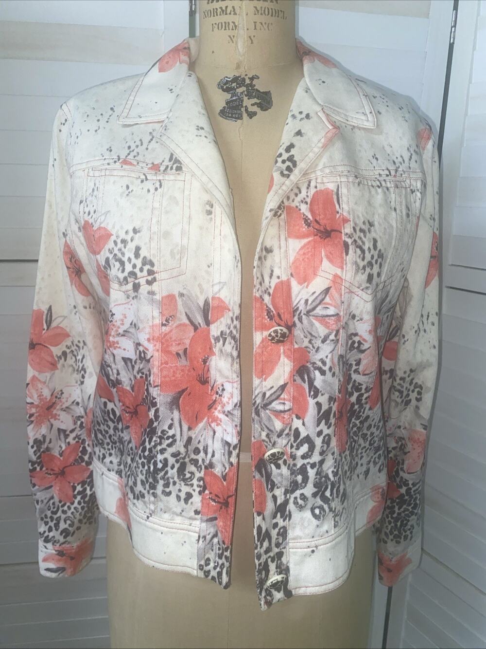 Nancy Bolen City Girl Ladies’ Size M Cream Denim Floral Lightweight Jacket